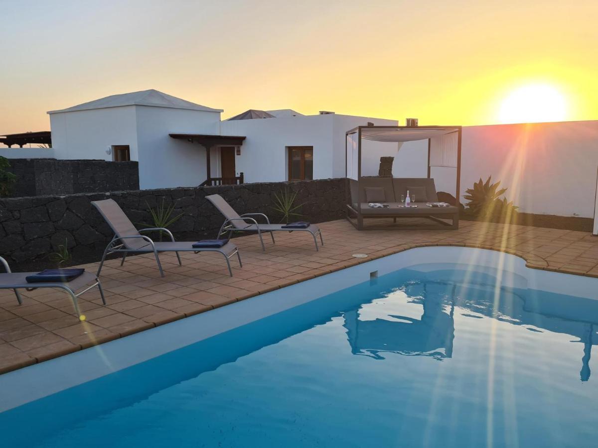 Luxury 4-Bedroom Villa With Heated Pool + Sea View Playa Blanca  Exterior foto